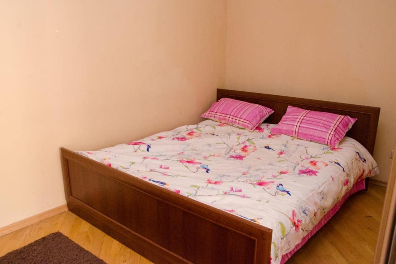 Svobody Avenue Apartment Lviv Exteriör bild